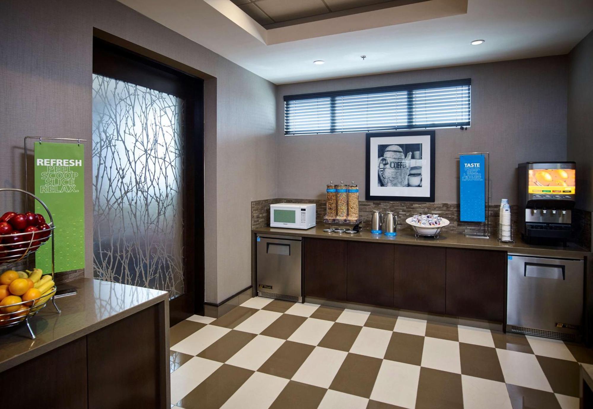 Hampton Inn By Hilton Timmins Exterior foto